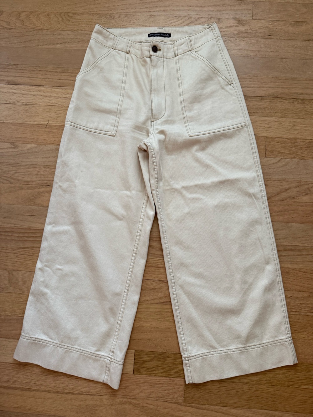 Abercrombie Size Small Cream Color Wide Leg Cropped Pants